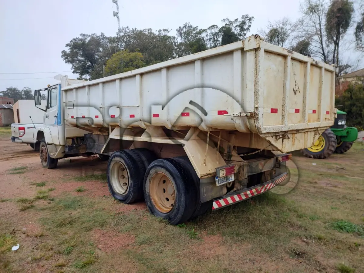 LOTE 006 - Caminhão  marca/modelo: M.BENZ/L 1621 Ano: 1995