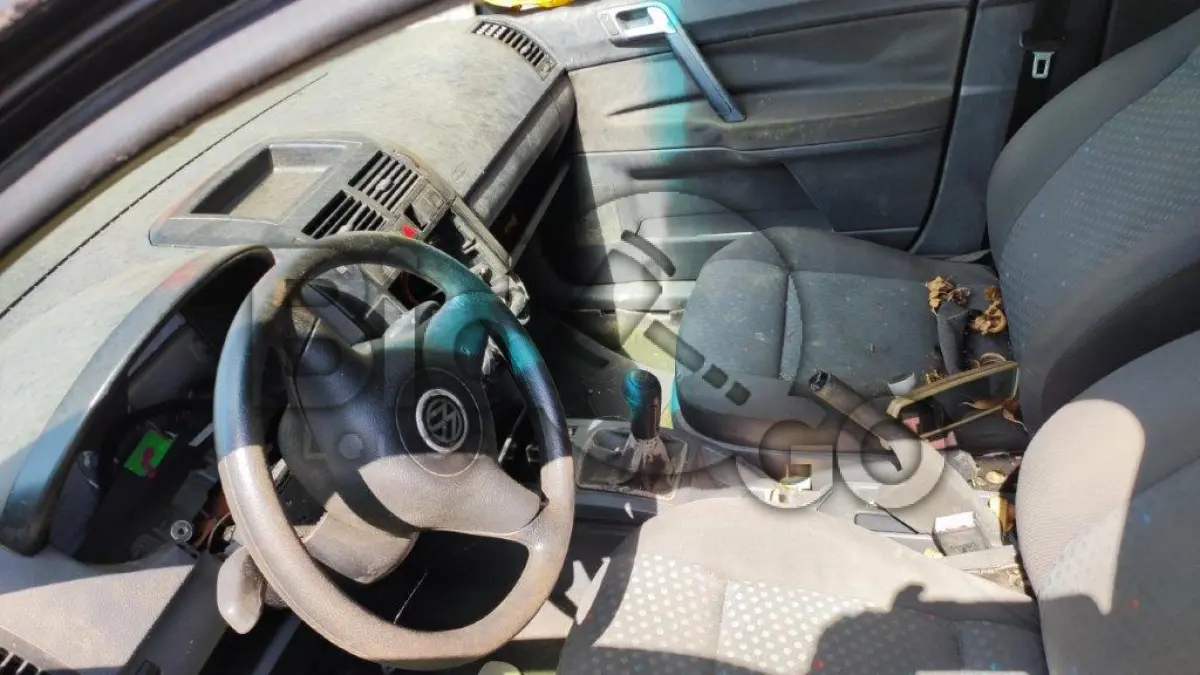 LOTE 014 - Espécie: PASSAGEIRO / Marca: VW / Modelo: POLO 16V / Placa: MFQ1F50   /   UF:   SC   / Município: Indaial / Ano fabricação: 2002 / Ano modelo: 2003 / Cor: PRETA / Chassi: 9BWHA09A13P010467 / Motor: ARA000124 / RENAVAM: 00795197373