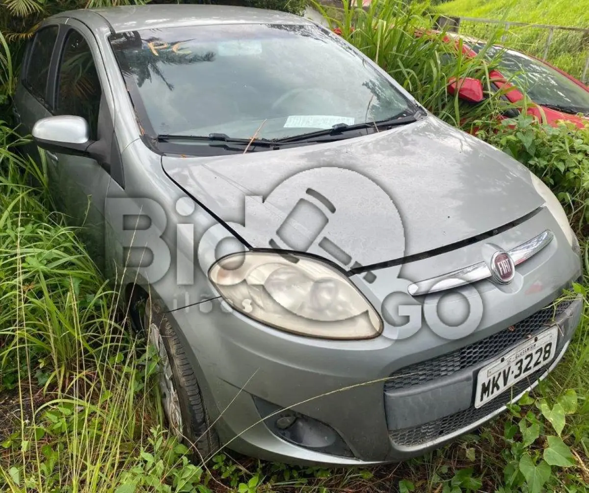 LOTE 005 - Espécie: PASSAGEIRO / Marca: FIAT / Modelo: PALIO ESSENCE 1.6 / Placa: MKV3228 / UF: SC / Município: Guaramirim / Ano fabricação: 2012 / Ano modelo: 2013 / Cor: CINZA / Chassi: 9BD196283D2117699 / Motor: 310A50112357987 / RENAVAM: 00503255645