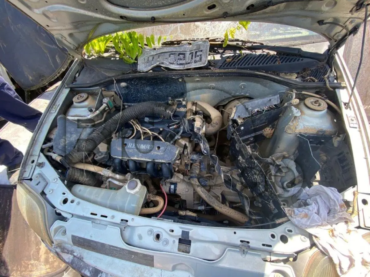 LOTE 010 - Espécie: PASSAGEIRO / Marca: RENAULT / Modelo: CLIO RN 1.0 / Placa: MIL0205 / UF: SC / Município: Pomerode / Ano fabricação: 2000 / Ano modelo: 2000 / Cor: PRATA / Chassi: 93YBB0Y15YJ143332 / Motor: D7DC760F007783 / RENAVAM:00736258728