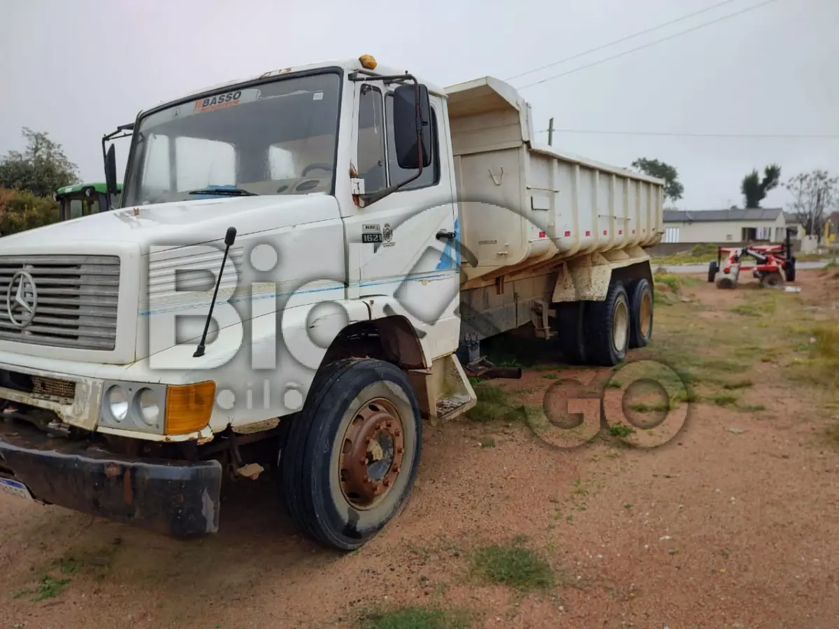 LOTE 006 - Caminhão  marca/modelo: M.BENZ/L 1621 Ano: 1995