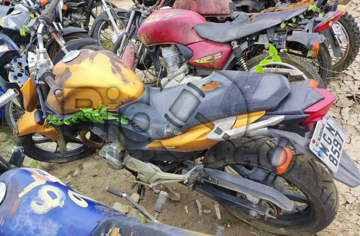 LOTE 020 - CB 300R