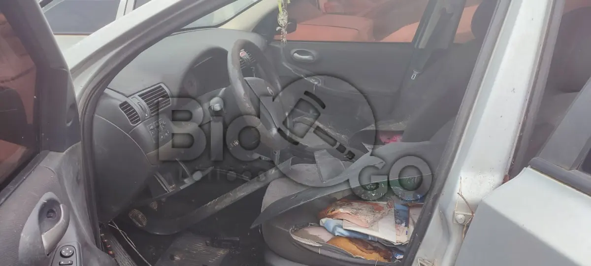 LOTE 024 - SUCATA AUTOMOTIVA