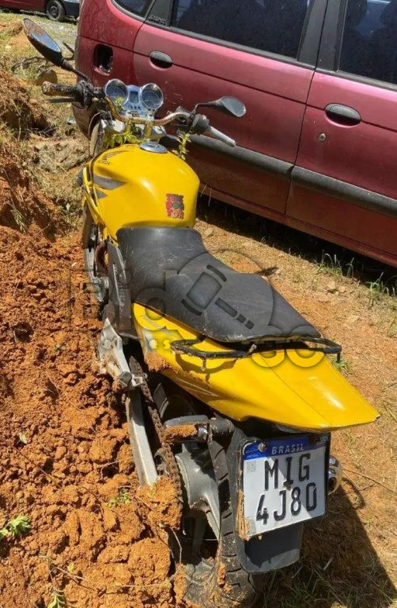 LOTE 011 - Espécie: PASSAGEIRO / Marca: HONDA / Modelo: CBX 250 TWISTER / Placa: MIG4J80 / UF: SC / Município: Blumenau / Ano fabricação: 2006 / Ano modelo: 2006 / Cor: AMARELA / Chassi: 9C2MC35007R023747 / Motor: MC35E7023747 / RENAVAM: 00903915480