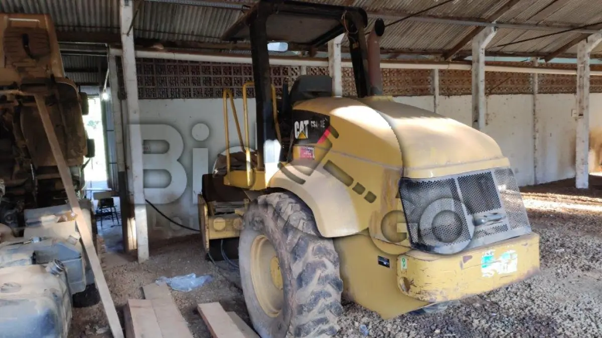 LOTE 010 - Rolo Compactador Caterpillar, Modelo: CS423E, Fabricação: 2010
