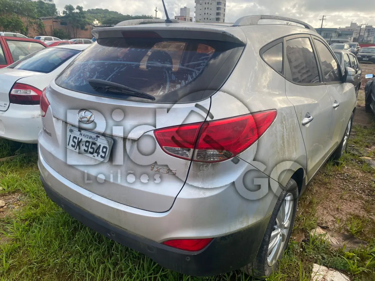 LOTE 004 - Espécie: MISTO / Marca: I / Modelo: HYUNDAI IX35 2.0 / Placa: ISK9549 / UF: PR / Município: Pato Branco / Ano fabricação: 2011 / Ano modelo: 2011 / Cor: PRATA / Chassi: KMHJU81BBCU325985 / Motor: G4KDBU413186 / RENAVAM: 00373829264