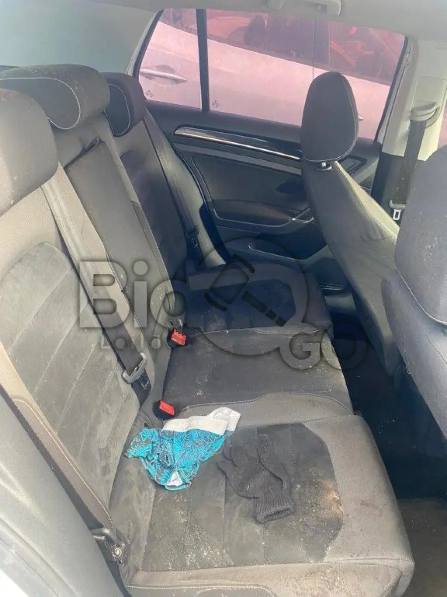 LOTE 003 - Espécie: PASSAGEIRO / Marca: I / Modelo: VW GOLF HIGHLINE AA / Placa: AEU8I55 / UF: PR / Município: Apucarana / Ano fabricação: 2014 / Ano modelo: 2014 / Cor: BRANCA / Chassi: WVWHD6AUXEW369237 / Motor: CHP155615 / RENAVAM: 01010030253