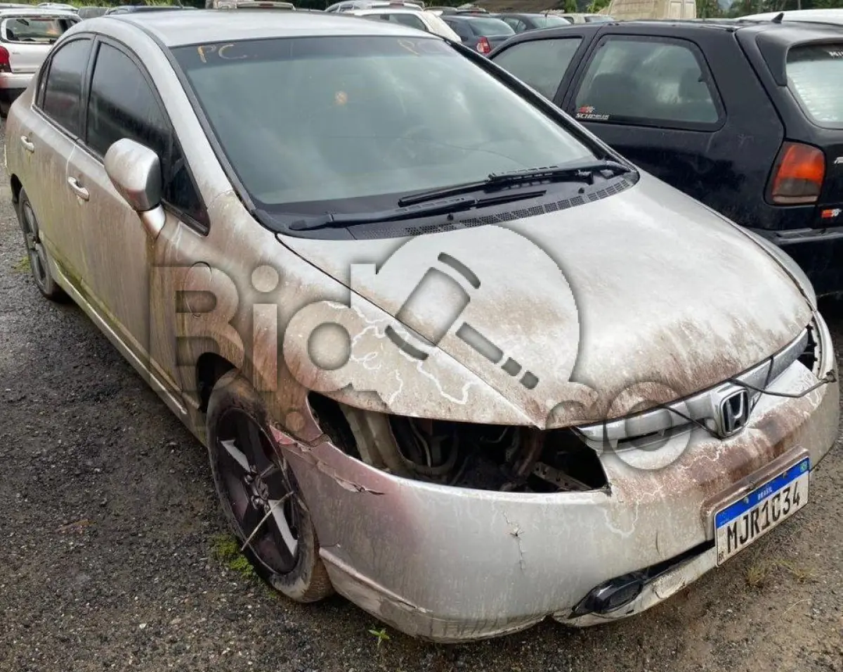 LOTE 008 - Espécie: PASSAGEIRO / Marca: HONDA / Modelo: CIVIC LXS FLEX / Placa: MJR1C34 / UF: SC / Município: Luiz Alves / Ano fabricação: 2008 / Ano modelo: 2008 / Cor: PRATA / Chassi: 93HFA66408Z224715 / Motor: R18A6-8224721 / RENAVAM:00968218326