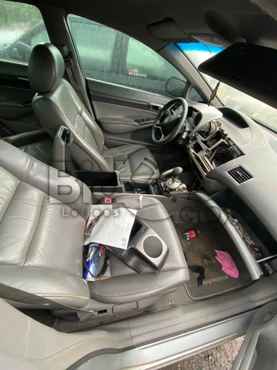 LOTE 008 - Espécie: PASSAGEIRO / Marca: HONDA / Modelo: CIVIC LXS FLEX / Placa: MJR1C34 / UF: SC / Município: Luiz Alves / Ano fabricação: 2008 / Ano modelo: 2008 / Cor: PRATA / Chassi: 93HFA66408Z224715 / Motor: R18A6-8224721 / RENAVAM:00968218326