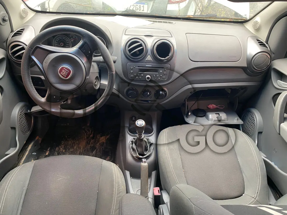LOTE 005 - Espécie: PASSAGEIRO / Marca: FIAT / Modelo: PALIO ESSENCE 1.6 / Placa: MKV3228 / UF: SC / Município: Guaramirim / Ano fabricação: 2012 / Ano modelo: 2013 / Cor: CINZA / Chassi: 9BD196283D2117699 / Motor: 310A50112357987 / RENAVAM: 00503255645