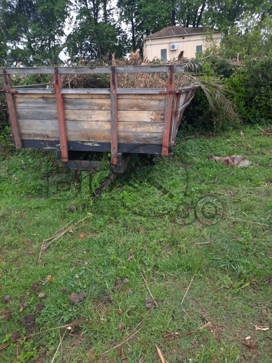 LOTE 015 - Armação de Reboque (Chassí)