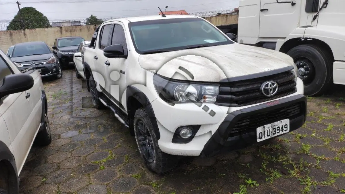 LOTE 004 -  TOYOTA HILUX CDCLEA4JD  / Ano fabricação: 2017 / Ano modelo: 2017 / Cor: BRANCA 