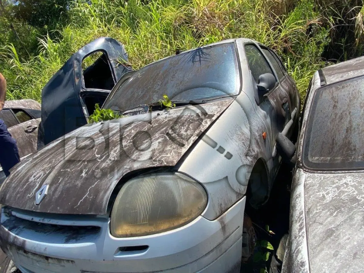 LOTE 010 - Espécie: PASSAGEIRO / Marca: RENAULT / Modelo: CLIO RN 1.0 / Placa: MIL0205 / UF: SC / Município: Pomerode / Ano fabricação: 2000 / Ano modelo: 2000 / Cor: PRATA / Chassi: 93YBB0Y15YJ143332 / Motor: D7DC760F007783 / RENAVAM:00736258728