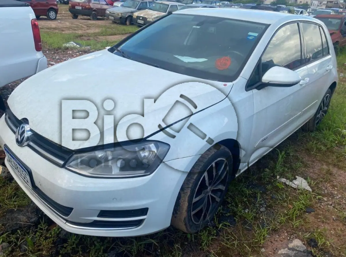 LOTE 003 - Espécie: PASSAGEIRO / Marca: I / Modelo: VW GOLF HIGHLINE AA / Placa: AEU8I55 / UF: PR / Município: Apucarana / Ano fabricação: 2014 / Ano modelo: 2014 / Cor: BRANCA / Chassi: WVWHD6AUXEW369237 / Motor: CHP155615 / RENAVAM: 01010030253
