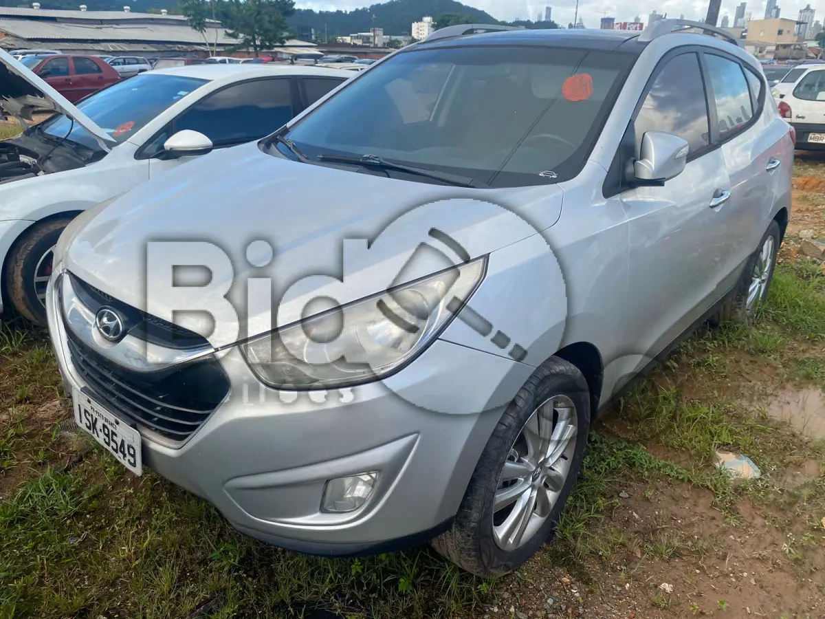 LOTE 004 - Espécie: MISTO / Marca: I / Modelo: HYUNDAI IX35 2.0 / Placa: ISK9549 / UF: PR / Município: Pato Branco / Ano fabricação: 2011 / Ano modelo: 2011 / Cor: PRATA / Chassi: KMHJU81BBCU325985 / Motor: G4KDBU413186 / RENAVAM: 00373829264