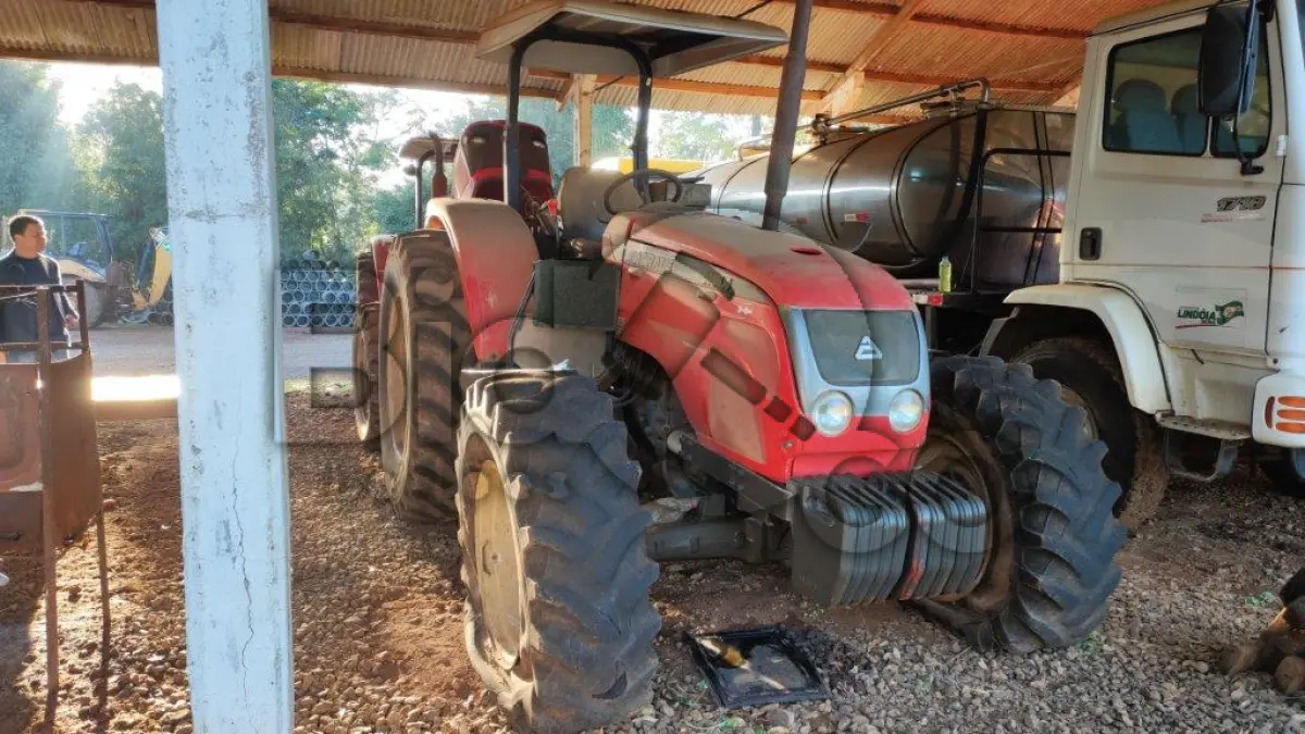 LOTE 011 - Trator Agrícola, Marca Agrale, Modelo: 5085.4