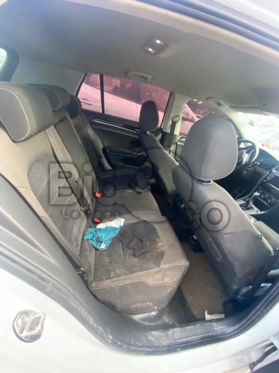 LOTE 003 - Espécie: PASSAGEIRO / Marca: I / Modelo: VW GOLF HIGHLINE AA / Placa: AEU8I55 / UF: PR / Município: Apucarana / Ano fabricação: 2014 / Ano modelo: 2014 / Cor: BRANCA / Chassi: WVWHD6AUXEW369237 / Motor: CHP155615 / RENAVAM: 01010030253