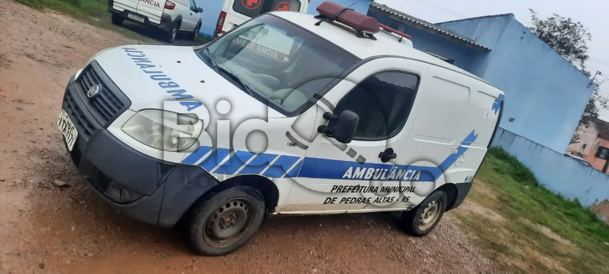 LOTE 009 - Veículo marca/modelo: FIAT/DOBLO C F TCA AMB Ano: 2012/2013 