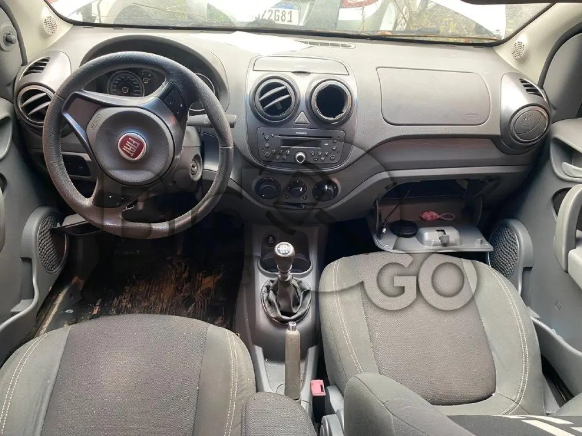 LOTE 005 - Espécie: PASSAGEIRO / Marca: FIAT / Modelo: PALIO ESSENCE 1.6 / Placa: MKV3228 / UF: SC / Município: Guaramirim / Ano fabricação: 2012 / Ano modelo: 2013 / Cor: CINZA / Chassi: 9BD196283D2117699 / Motor: 310A50112357987 / RENAVAM: 00503255645