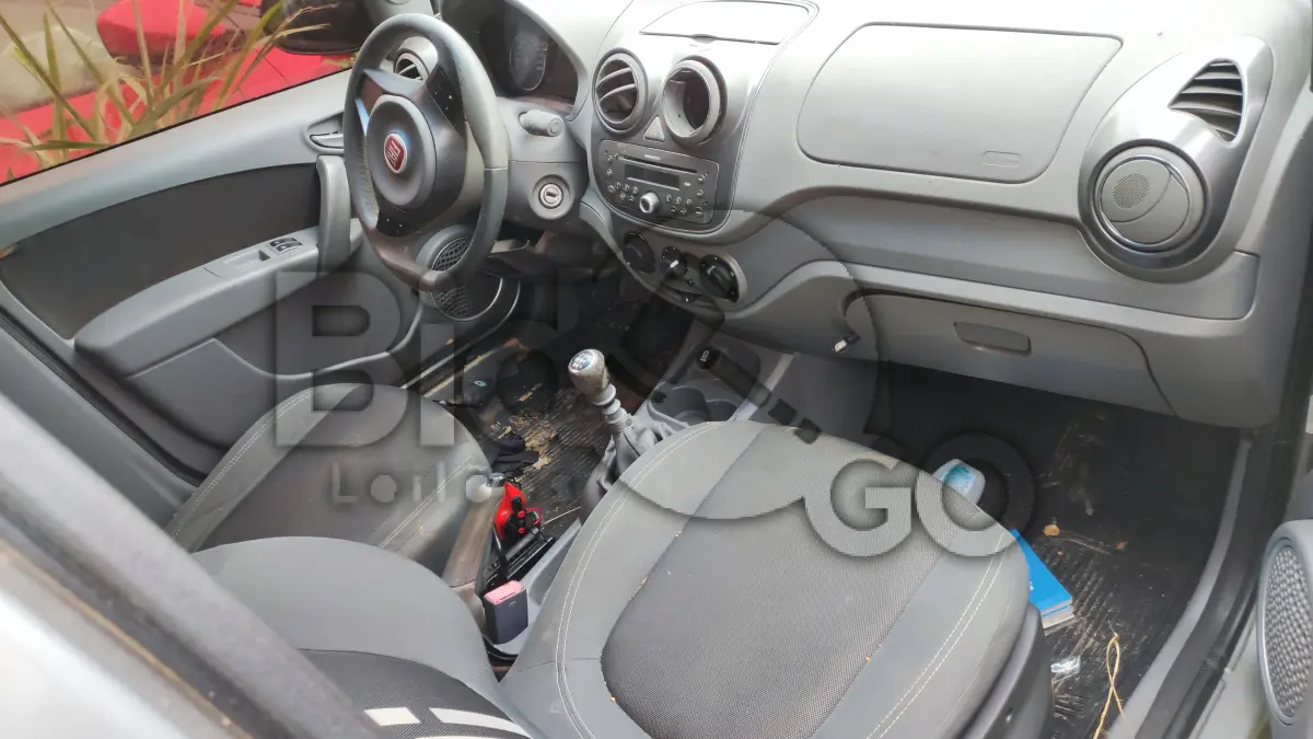 LOTE 005 - Espécie: PASSAGEIRO / Marca: FIAT / Modelo: PALIO ESSENCE 1.6 / Placa: MKV3228 / UF: SC / Município: Guaramirim / Ano fabricação: 2012 / Ano modelo: 2013 / Cor: CINZA / Chassi: 9BD196283D2117699 / Motor: 310A50112357987 / RENAVAM: 00503255645