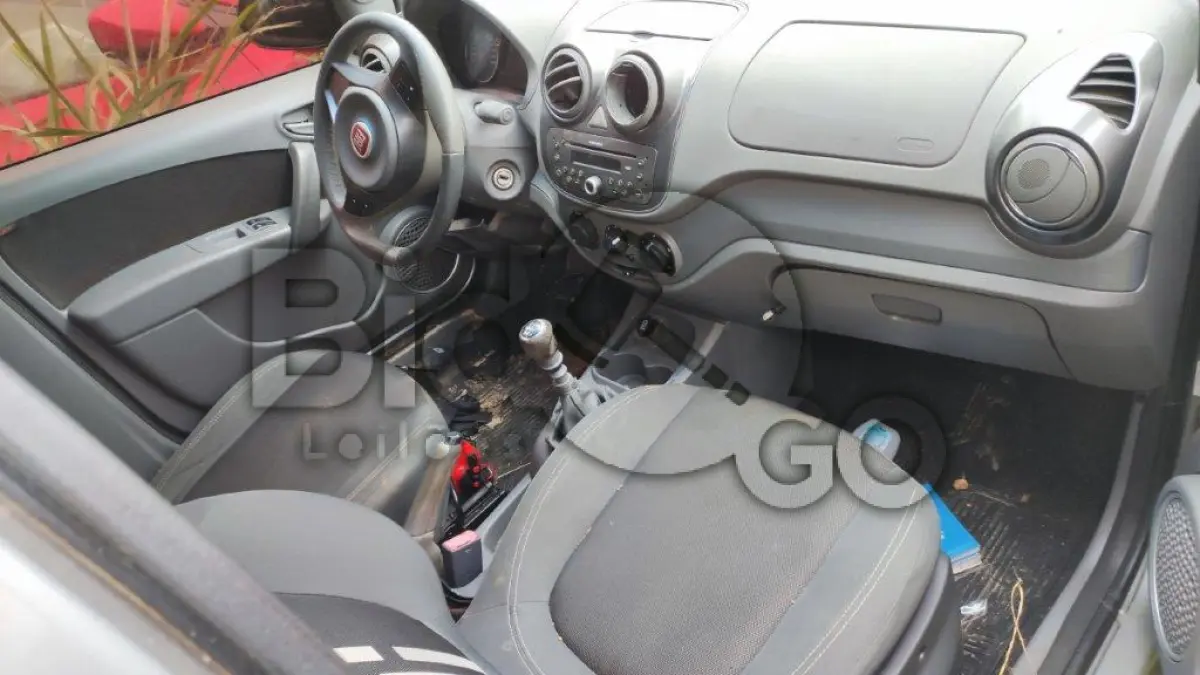 LOTE 005 - Espécie: PASSAGEIRO / Marca: FIAT / Modelo: PALIO ESSENCE 1.6 / Placa: MKV3228 / UF: SC / Município: Guaramirim / Ano fabricação: 2012 / Ano modelo: 2013 / Cor: CINZA / Chassi: 9BD196283D2117699 / Motor: 310A50112357987 / RENAVAM: 00503255645