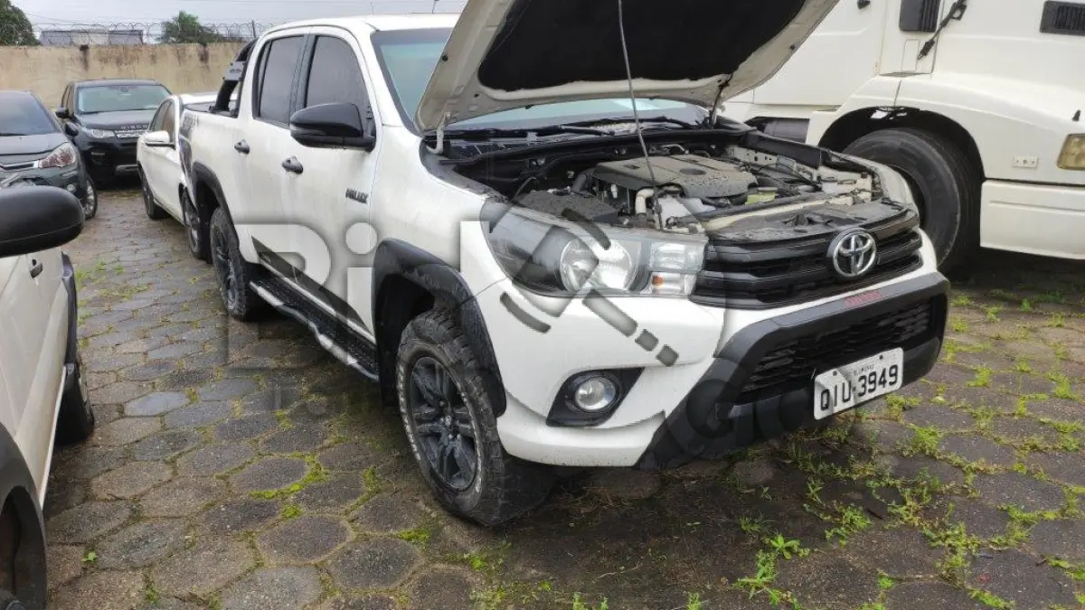 LOTE 004 -  TOYOTA HILUX CDCLEA4JD  / Ano fabricação: 2017 / Ano modelo: 2017 / Cor: BRANCA 
