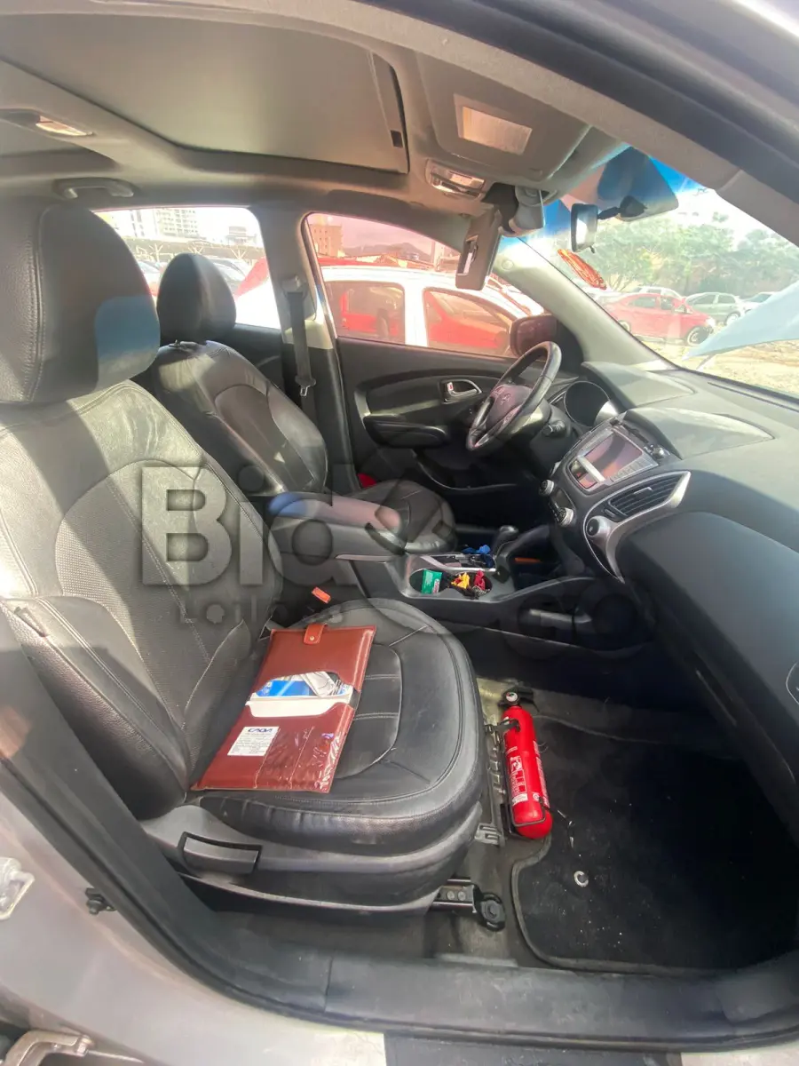 LOTE 004 - Espécie: MISTO / Marca: I / Modelo: HYUNDAI IX35 2.0 / Placa: ISK9549 / UF: PR / Município: Pato Branco / Ano fabricação: 2011 / Ano modelo: 2011 / Cor: PRATA / Chassi: KMHJU81BBCU325985 / Motor: G4KDBU413186 / RENAVAM: 00373829264