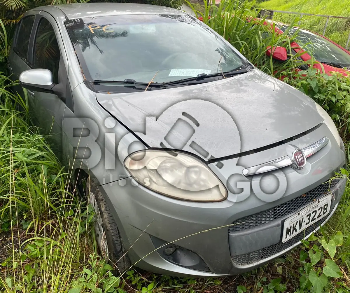 LOTE 005 - Espécie: PASSAGEIRO / Marca: FIAT / Modelo: PALIO ESSENCE 1.6 / Placa: MKV3228 / UF: SC / Município: Guaramirim / Ano fabricação: 2012 / Ano modelo: 2013 / Cor: CINZA / Chassi: 9BD196283D2117699 / Motor: 310A50112357987 / RENAVAM: 00503255645