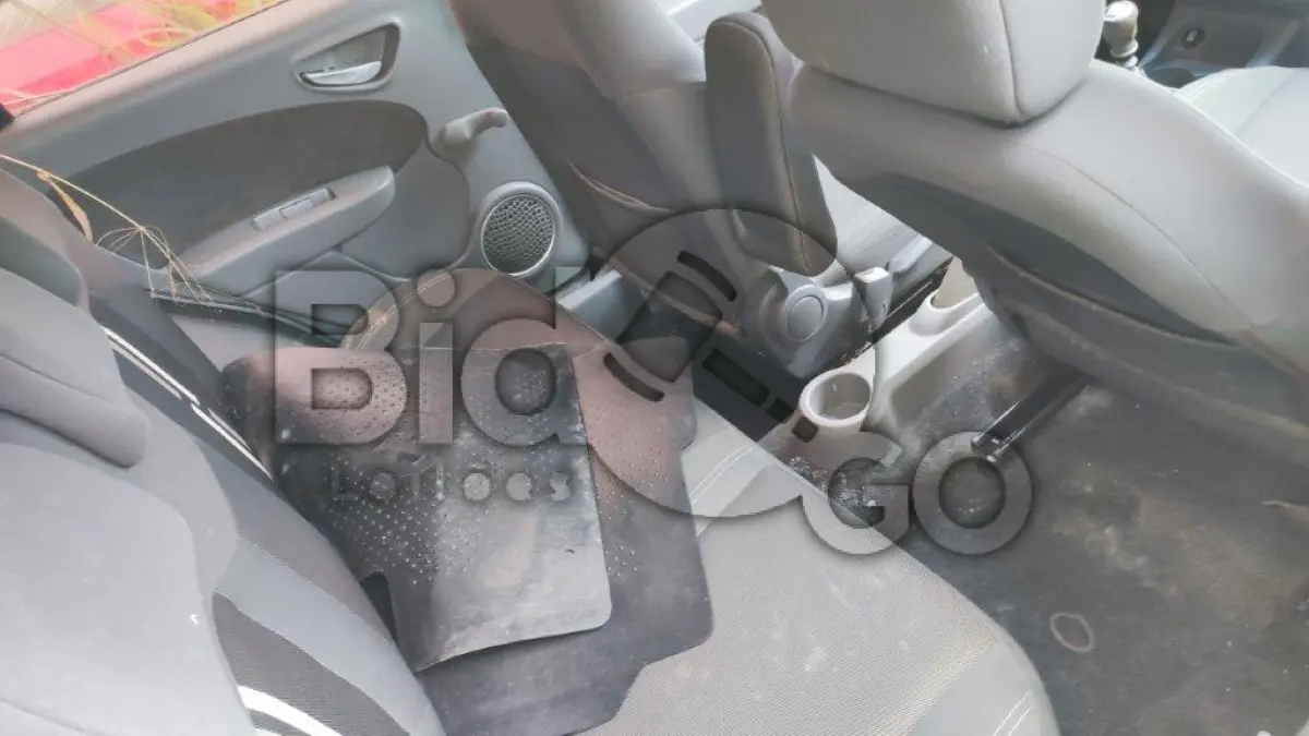 LOTE 005 - Espécie: PASSAGEIRO / Marca: FIAT / Modelo: PALIO ESSENCE 1.6 / Placa: MKV3228 / UF: SC / Município: Guaramirim / Ano fabricação: 2012 / Ano modelo: 2013 / Cor: CINZA / Chassi: 9BD196283D2117699 / Motor: 310A50112357987 / RENAVAM: 00503255645