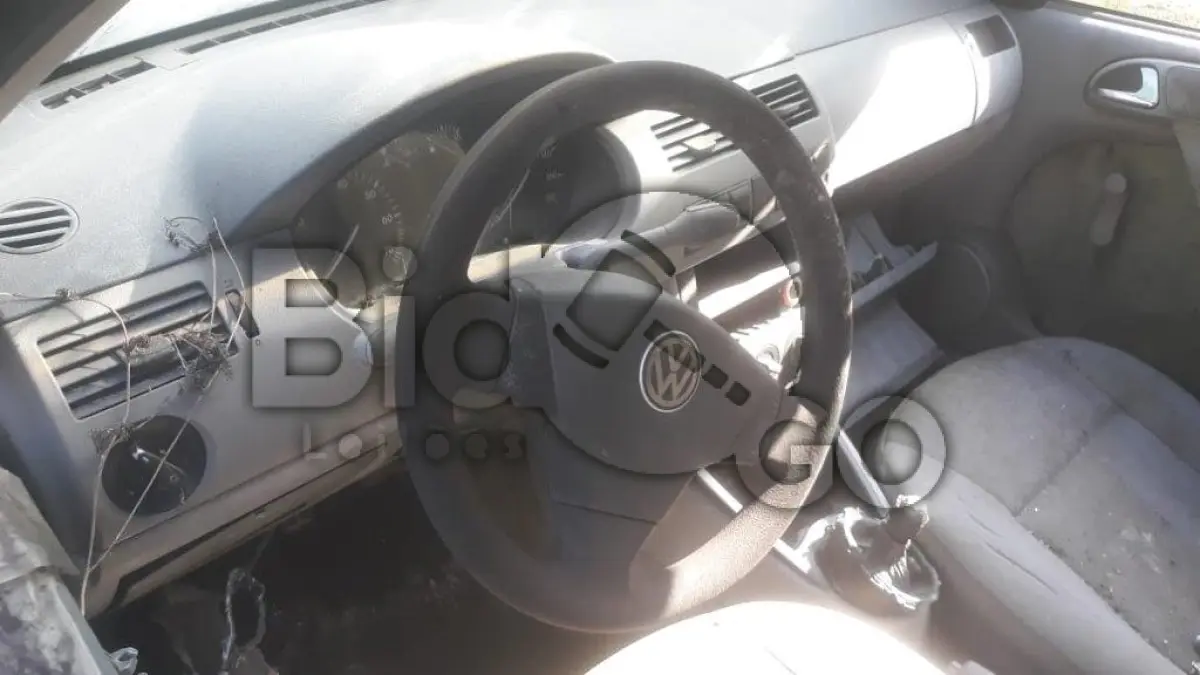 LOTE 013 - Espécie: PASSAGEIRO / Marca: VW / Modelo: GOL 1.0 PLUS / Placa: MIS4440   /   UF: SC / Município: Joinville / Ano fabricação: 2001 / Ano modelo: 2001 / Cor: BRANCA / Chassi: 9BWCA05X11P096753   / Motor: AFZ612251 / RENAVAM:00757594743