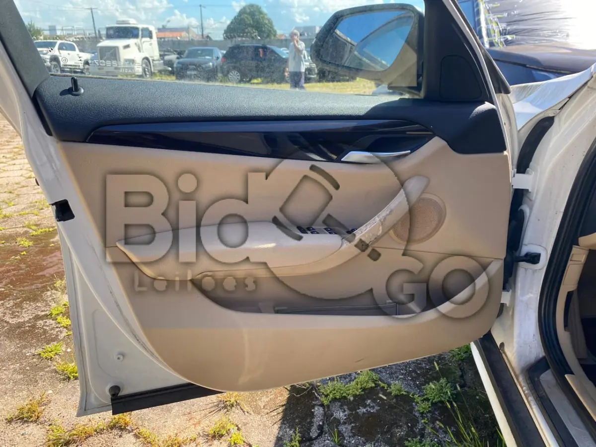 LOTE 001 - BMW X1 SDRIVE20I VL91  / Ano fabricação: 2014 / Ano modelo: 2014 / Cor: BRANCA