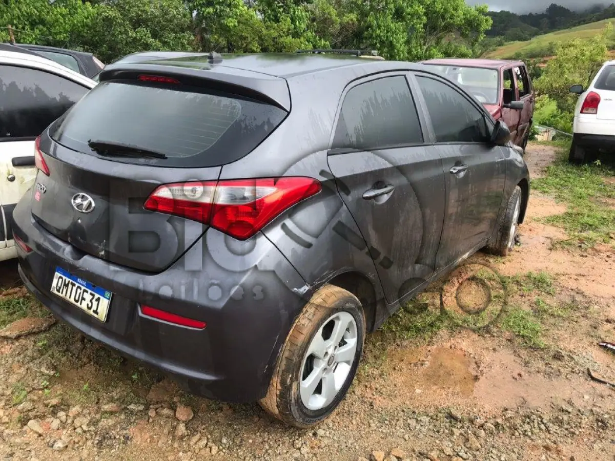 LOTE 017 - Espécie: PASSAGEIRO / Marca: HYUNDAI / Modelo: HB20 1.0M COMFORT / Placa: QMT0F31 / UF: SP / Município: São Paulo / Ano fabricação: 2017 / Ano modelo: 2017 / Cor: CINZA / Chassi: 9BHBG51CAJP803506 / Motor: F3LAHU808161 / RENAVAM: 01127158330