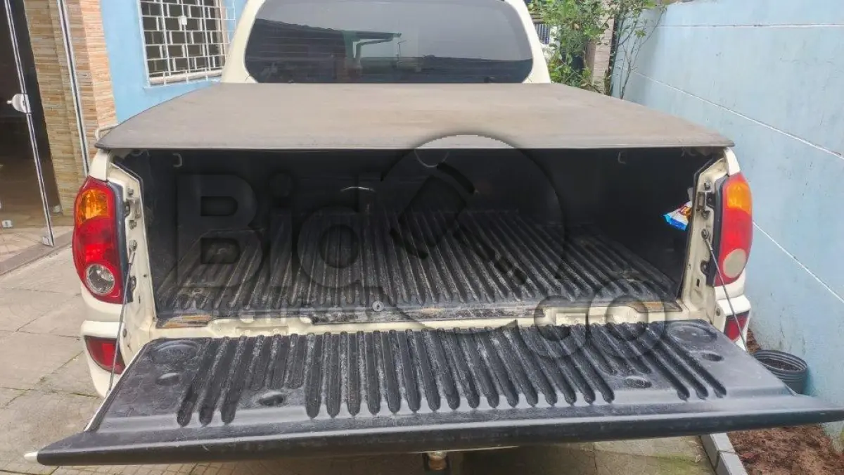 LOTE 020 - Espécie: ESPECIAL / Marca: MMC / Modelo: L200 TRITON 3.2 D / Placa: MGE7486 / UF: SC / Município: Blumenau / Ano fabricação: 2009 / Ano modelo: 2009 / Cor: BRANCA / Chassi: 93XJNKB8TAC915637 / Motor: 4M41UCAR8173 / RENAVAM: 00166289205