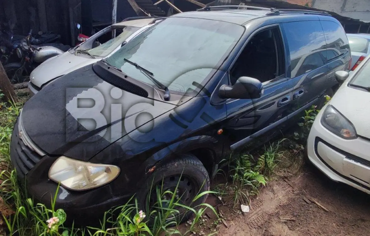 LOTE 045 - Espécie: MISTO / Marca: CHRYSLER / Modelo: GCARAVAN SE / Placa: DLG3738 / UF: RJ / Município: Três Rios / Ano fabricação: 2005 / Ano modelo: 2005 / Cor: PRETA / Chassi: 1C8GYB5R25Y570258 / Motor: 5Y570258 / RENAVAM: 00868517330