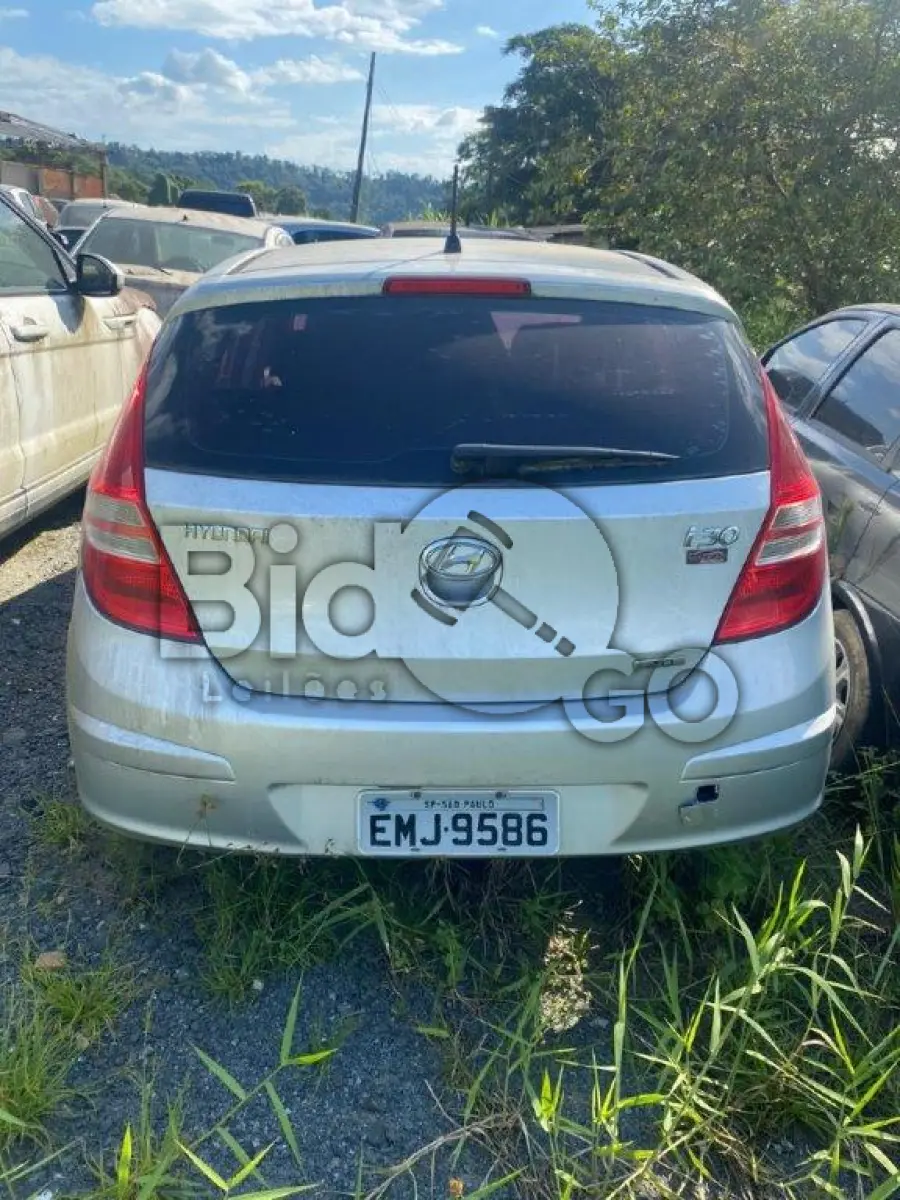 LOTE 021 - Espécie: PASSAGEIRO / Marca: HYUNDAI / Modelo: I30 2.0 / Placa: EMJ9586 / UF: SP / Município: São Paulo / Ano fabricação: 2009 / Ano modelo: 2009 / Cor: PRATA / Chassi: KMHDC51EBAU205183 / Motor: G4GC9620493 / RENAVAM: 00188802738