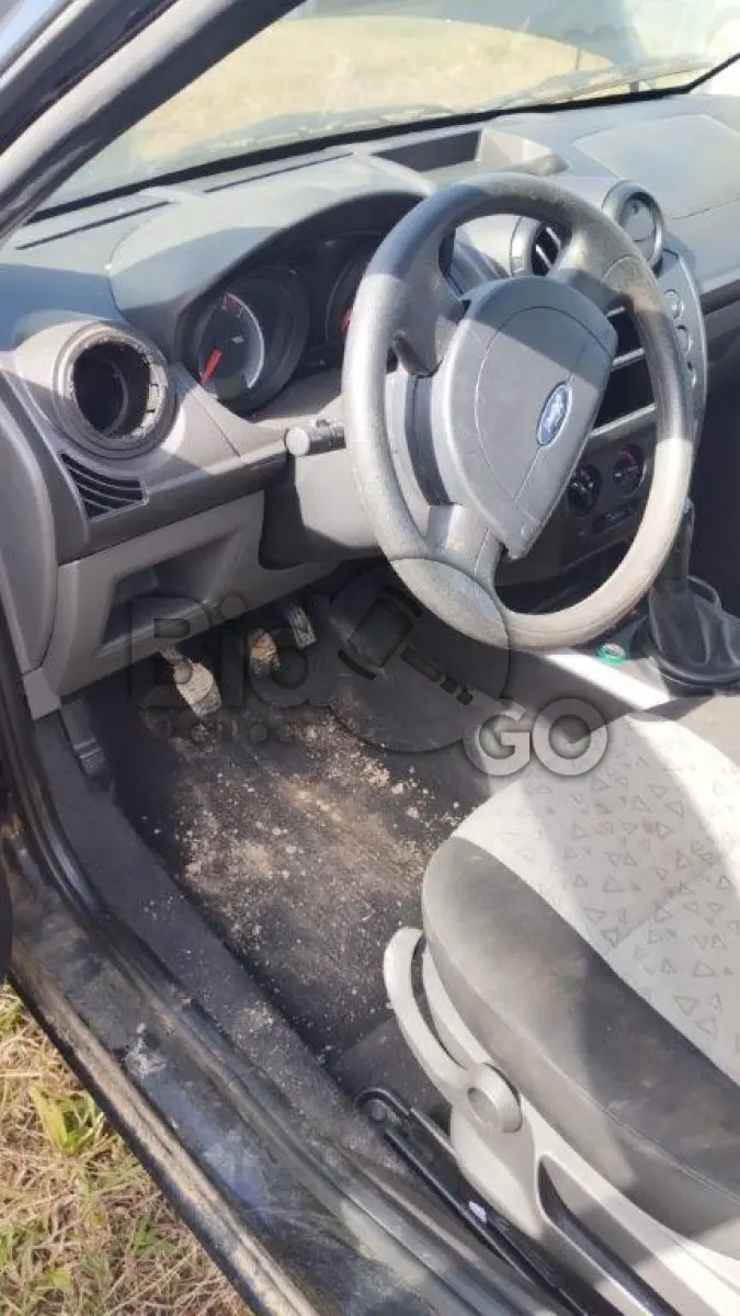 LOTE 046 - Espécie: PASSAGEIRO / Marca: FORD / Modelo: FIESTA SEDAN FLEX / Placa: MHZ8206 / UF: SC / Município: Salete / Ano fabricação: 2010 / Ano modelo: 2011 / Cor: PRETA / Chassi: 9BFZF54AXB8061386 / Motor: SM9AB8061386 / RENAVAM: 00219294593