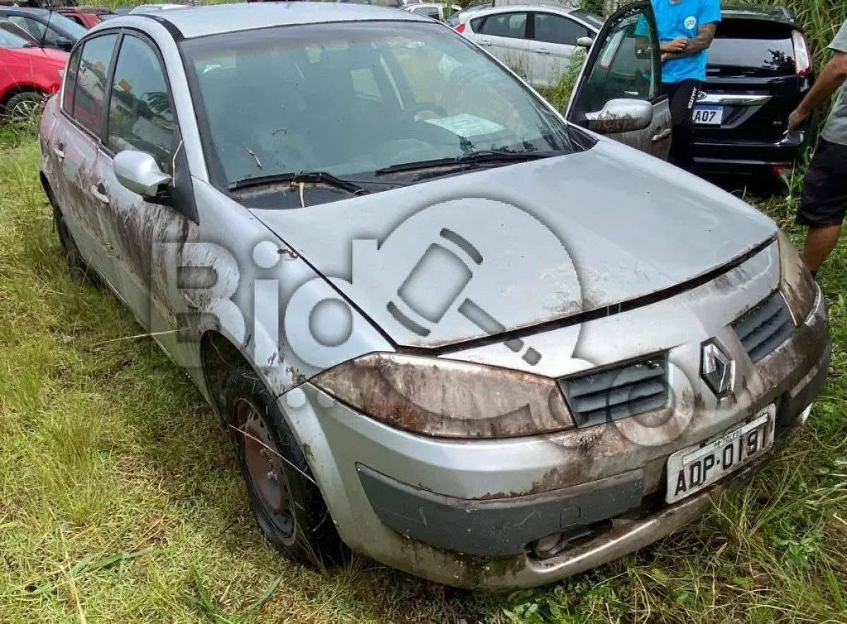 LOTE 001 - Espécie: PASSAGEIRO / Marca: RENAULT / Modelo: MEGANESD EXP 20A / Placa: ADP0191 / UF: MG / Município: Toledo / Ano fabricação: 2008 / Ano modelo: 2008 / Cor: PRATA / Chassi: 93YLM2N1A8J018608 / Motor: F4R1771C099496 RENAVAM:00978452704