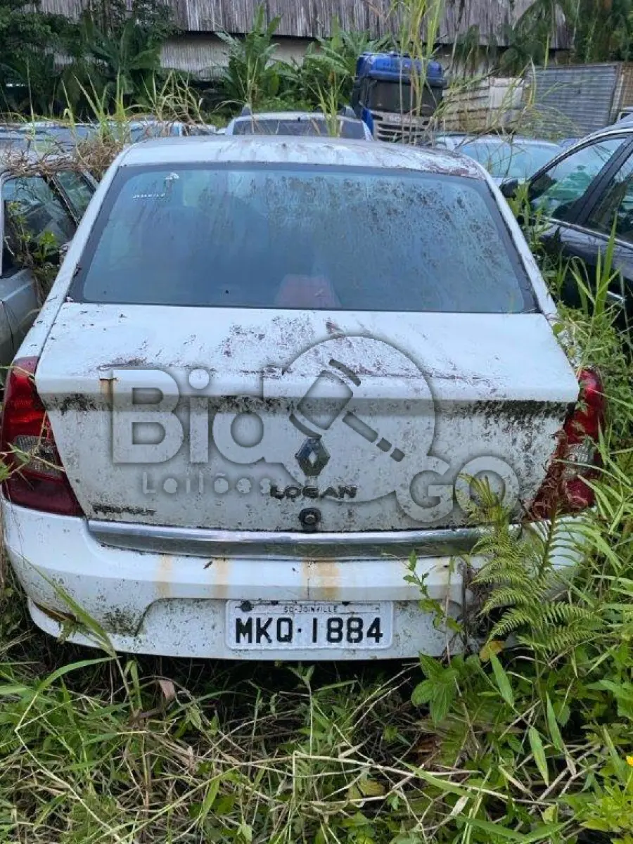 LOTE 004 - Espécie: PASSAGEIRO / Marca: RENAULT / Modelo: LOGAN EXP 1016V / Placa: MKQ1884 / UF: SC / Município: Joinville / Ano fabricação: 2013 / Ano modelo: 2013 / Cor: BRANCA / Chassi: 93YLSR7RHDJ723950 / Motor:D4DH760Q283097 RENAVAM: 00545597862