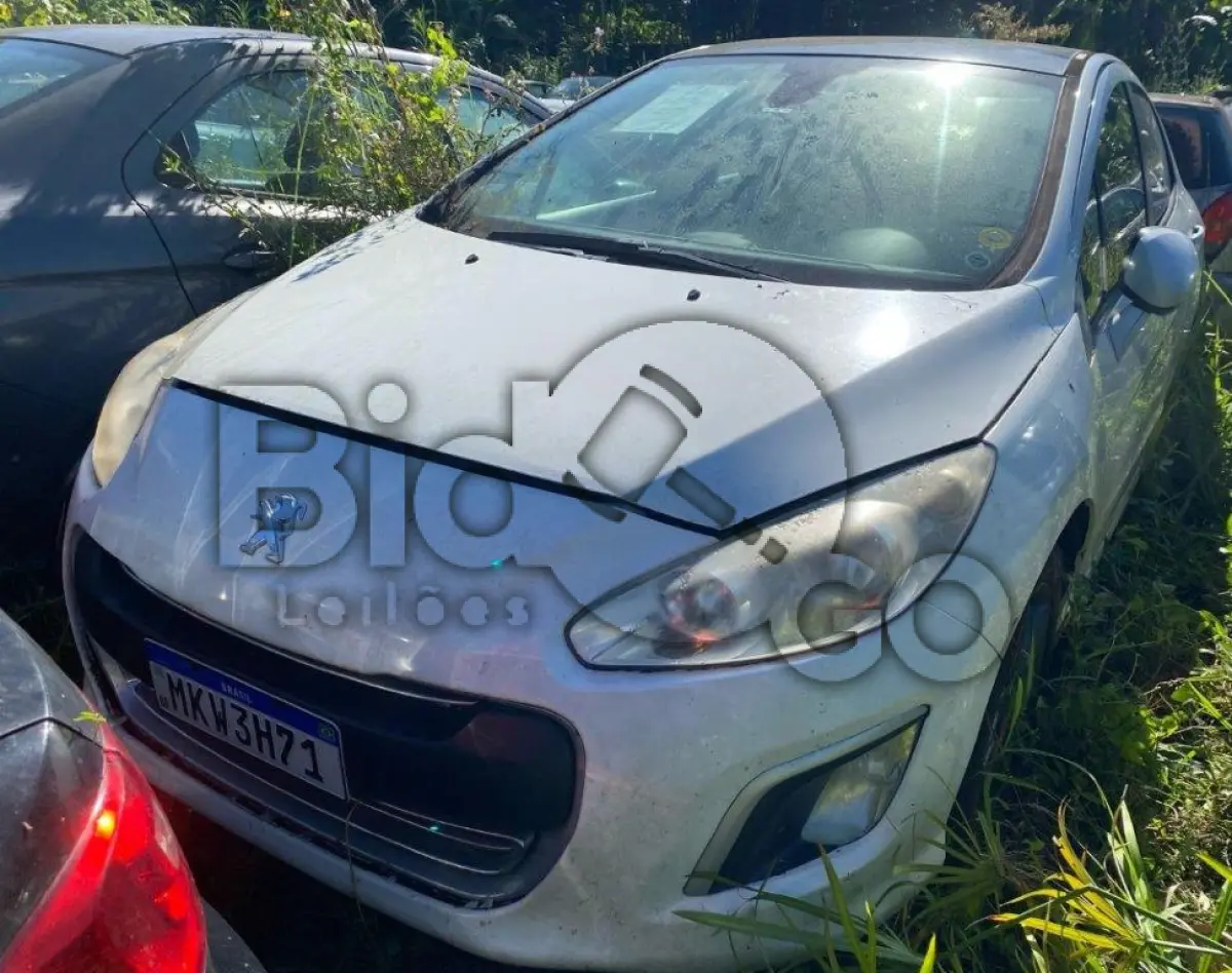 LOTE 016 - Espécie: PASSAGEIRO / Marca: I / Modelo: PEUGEOT 308 ALLURE / Placa: MKW3H71 / UF: SC / Município: Joinville / Ano fabricação: 2012 / Ano modelo: 2013 / Cor: BRANCA / Chassi: 8AD4CRFJWDG050090 / Motor: 10XN130138824 / RENAVAM: 00506981827