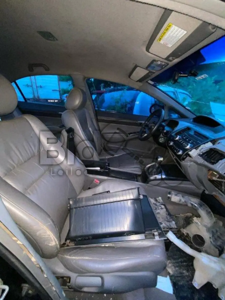 LOTE 015 - Espécie: PASSAGEIRO / Marca: HONDA / Modelo: CIVIC LXS FLEX / Placa: MDK9805 / UF: SC / Município: Araranguá / Ano fabricação: 2007 / Ano modelo: 2007 / Cor: PRETA / Chassi: 93HFA65407Z209520 / Motor: R18A67Z209535 / RENAVAM: 00925352365