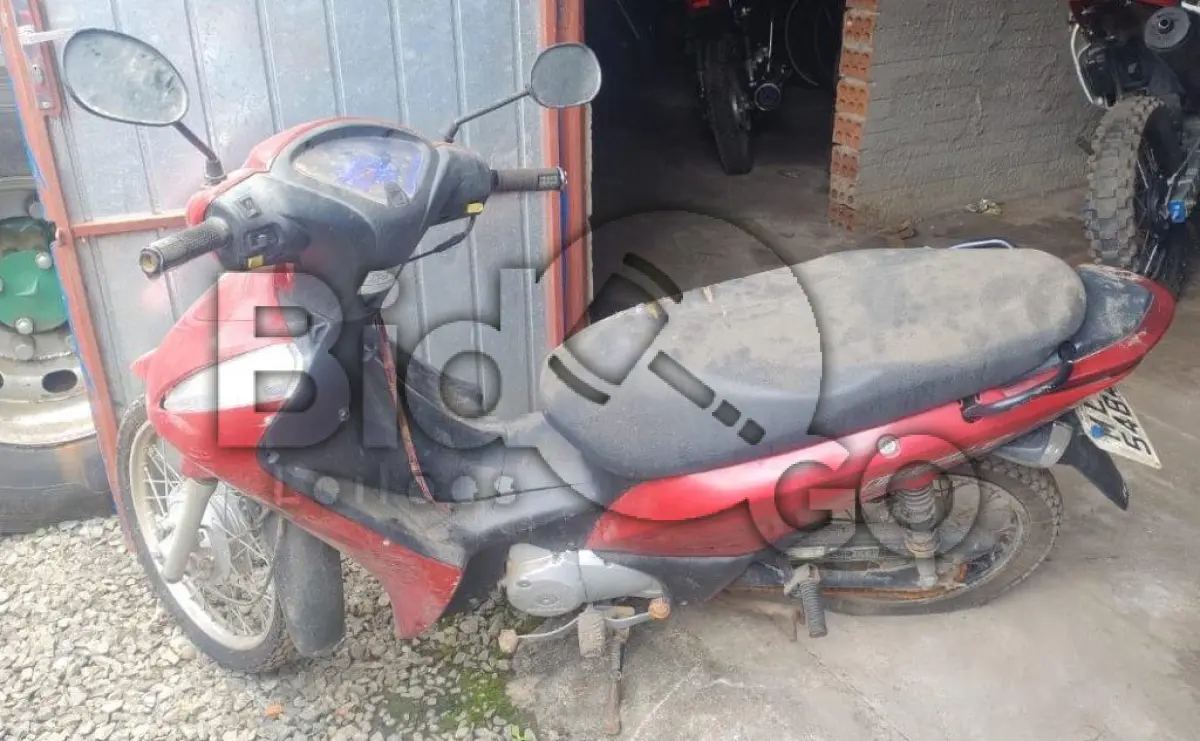LOTE 034 - Espécie: PASSAGEIRO / Marca: HONDA / Modelo: BIZ 125 ES / Placa: MLN5484 / UF: SC / Município: Mafra / Ano fabricação: 2013 / Ano modelo: 2013 / Cor: VERMELHA / Chassi: 9C2JC4820DR516774 / Motor: JC48E2D516774 RENAVAM: 00554024225