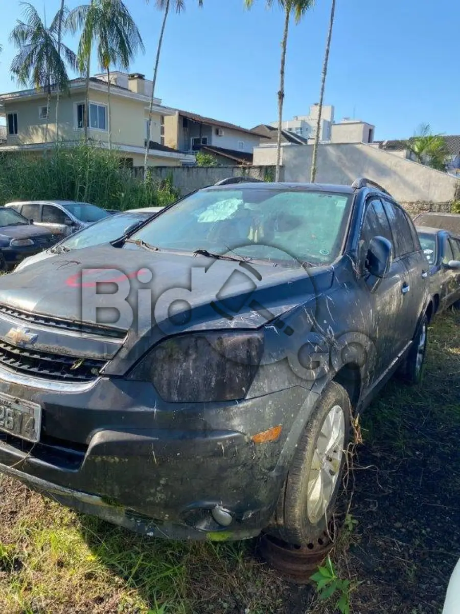 LOTE 011 - Espécie: MISTO / Marca: I / Modelo: GM CAPTIVA SPORT AWD / Placa: MGR2614 / UF: SC / Município: Joinville / Ano fabricação: 2009 / Ano modelo: 2009 / Cor: PRETA / Chassi: 3GNDL63709S616430 / Motor: N9S616430 / RENAVAM: 141949090
