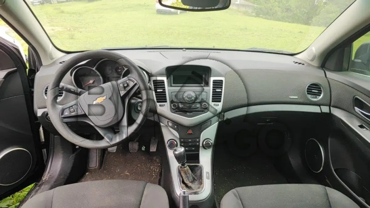 LOTE 039 - Espécie: PASSAGEIRO / Marca: CHEVROLET / Modelo: CRUZE LT NB / Placa: MKK1212 / UF: SC / Município: Brusque / Ano fabricação: 2012 / Ano modelo: 2012 / Cor: PRETA / Chassi: 9BGPB69M0CB240662 / Motor:N18XFF20RU6713 RENAVAM: 00452730112