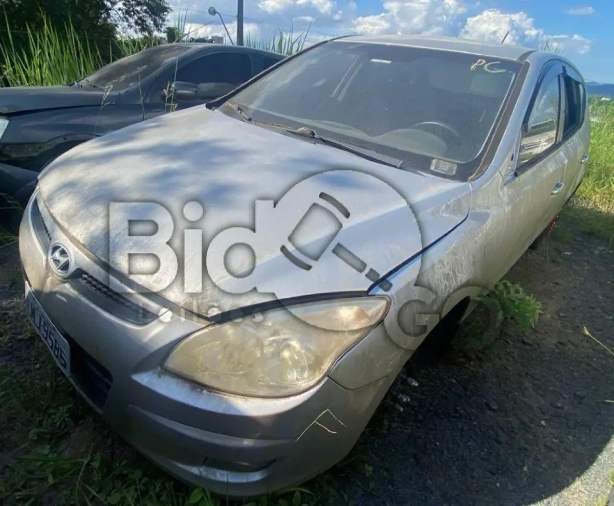 LOTE 021 - Espécie: PASSAGEIRO / Marca: HYUNDAI / Modelo: I30 2.0 / Placa: EMJ9586 / UF: SP / Município: São Paulo / Ano fabricação: 2009 / Ano modelo: 2009 / Cor: PRATA / Chassi: KMHDC51EBAU205183 / Motor: G4GC9620493 / RENAVAM: 00188802738