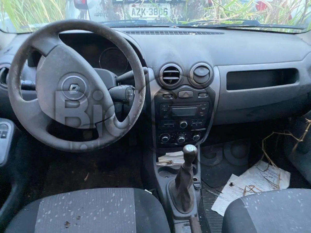 LOTE 004 - Espécie: PASSAGEIRO / Marca: RENAULT / Modelo: LOGAN EXP 1016V / Placa: MKQ1884 / UF: SC / Município: Joinville / Ano fabricação: 2013 / Ano modelo: 2013 / Cor: BRANCA / Chassi: 93YLSR7RHDJ723950 / Motor:D4DH760Q283097 RENAVAM: 00545597862