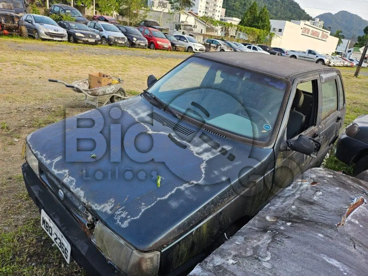 LOTE 017 - Espécie: PASSAGEIRO / Marca: FIAT / Modelo: UNO MILLE FIRE / Placa: MBQ2366 / UF: SC / Município: Jaraguá do Sul / Ano fabricação: 2001 / Ano modelo: 2001 / Cor: VERDE / Chassi: 9BD15822524298275 / Motor:178D90115217290 RENAVAM: 00765321823