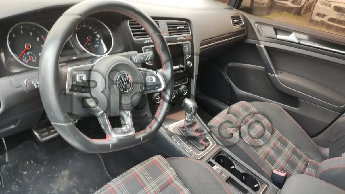 LOTE 006 -  VW GOLF GTI AB / Ano fabricação: 2013 / Ano modelo: 2013 / Cor: BRANCA 