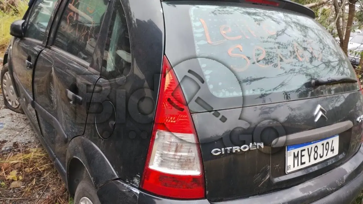 LOTE 024 - Espécie: PASSAGEIRO / Marca: CITROEN / Modelo: C3 GLX 14 FLEX / Placa: MEY8J94 / UF: SC / Município: Blumenau / Ano fabricação: 2008 / Ano modelo: 2008 / Cor: PRETA / Chassi: 935FCKFV88B554055 / Motor: 10DBS50052429 / RENAVAM: 00967179602