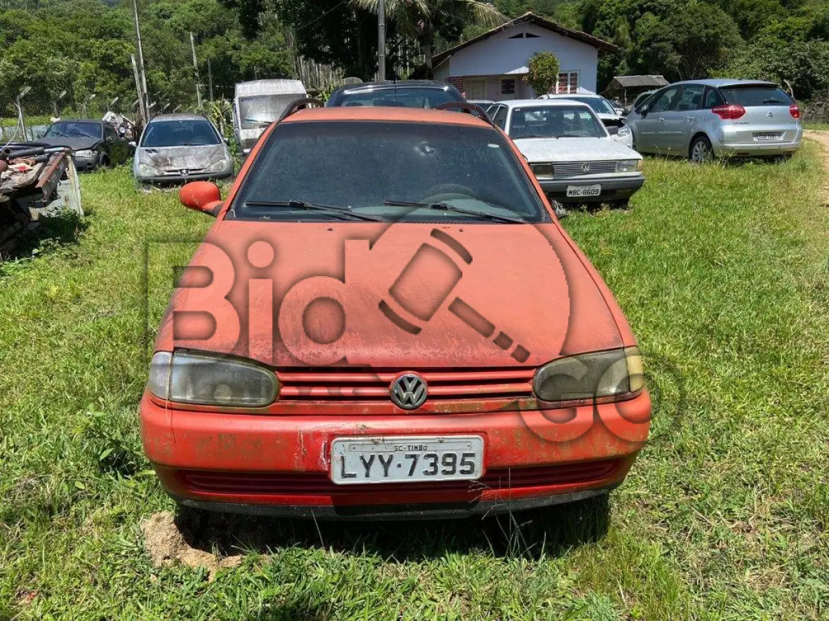 LOTE 027 - Espécie: PASSAGEIRO / Marca: VW / Modelo: PARATI CL 1.6 MI / Placa: LYY7395 / UF: SC / Município: Timbó / Ano fabricação: 1997 / Ano modelo: 1997 / Cor: VERMELHA / Chassi: 9BWZZZ379VT144970 / Motor: UND099703 / RENAVAM: 00679596828