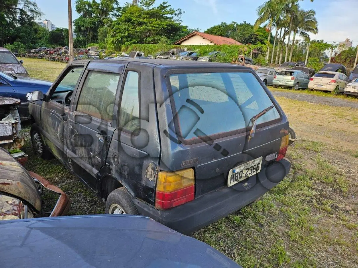 LOTE 017 - Espécie: PASSAGEIRO / Marca: FIAT / Modelo: UNO MILLE FIRE / Placa: MBQ2366 / UF: SC / Município: Jaraguá do Sul / Ano fabricação: 2001 / Ano modelo: 2001 / Cor: VERDE / Chassi: 9BD15822524298275 / Motor:178D90115217290 RENAVAM: 00765321823